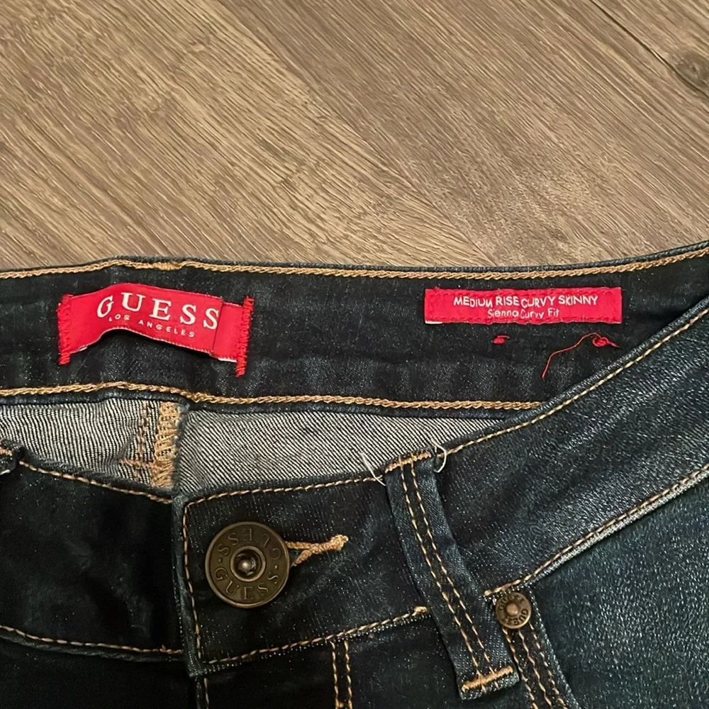 Guess jeans, size 28, like new! - Picture 3 of 4